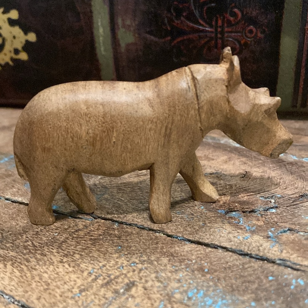 Vintage hand carved wooden hippo - Picture 2 of 9